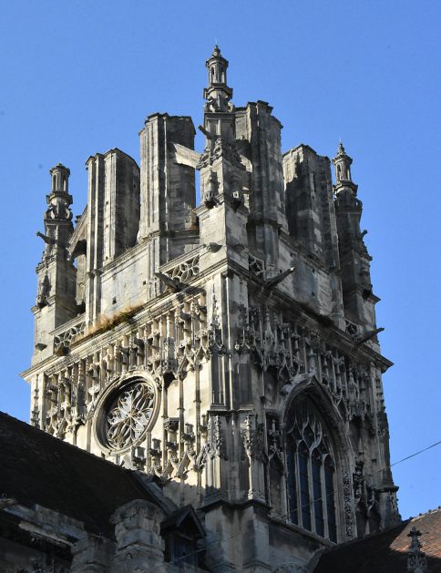 La tour-lanterne inachevée