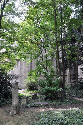 Eglise Saint-Nicolas à Caen, l'ancien cimetière