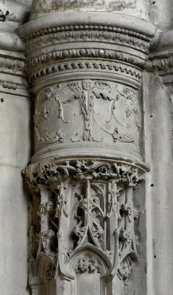 Ornementation gothique et Renaissance d'une console