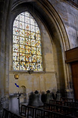 Chapelle latérale. Le statut de chapelle se reconnaît  à la présence de la piscine