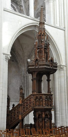 La chaire à prêcher, de 1883, est en style néo–gothique