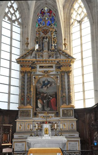Le retable de l'époque Louis XIII de la chapelle de la  Vierge