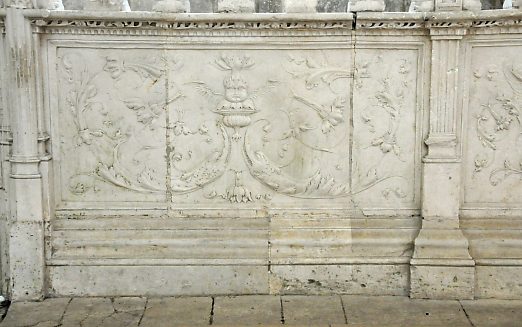 Bas-relief Renaissance de la clture extérieure