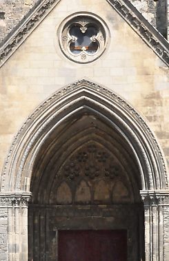 Le portail sud est en style gothique normand
