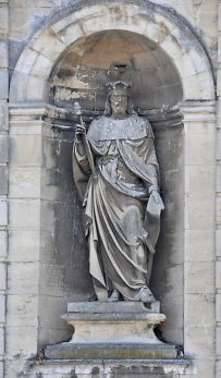 Statue de Richard Ier, duc fondateur, sur la façade occidentale.