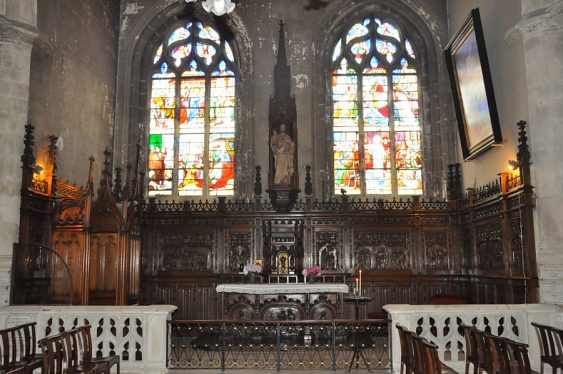 La chapelle du Sacré–Cœur dans le transept