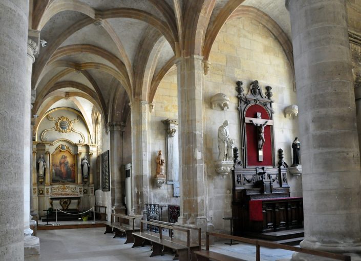 Bas-côté sud avec deux chapelles latérales