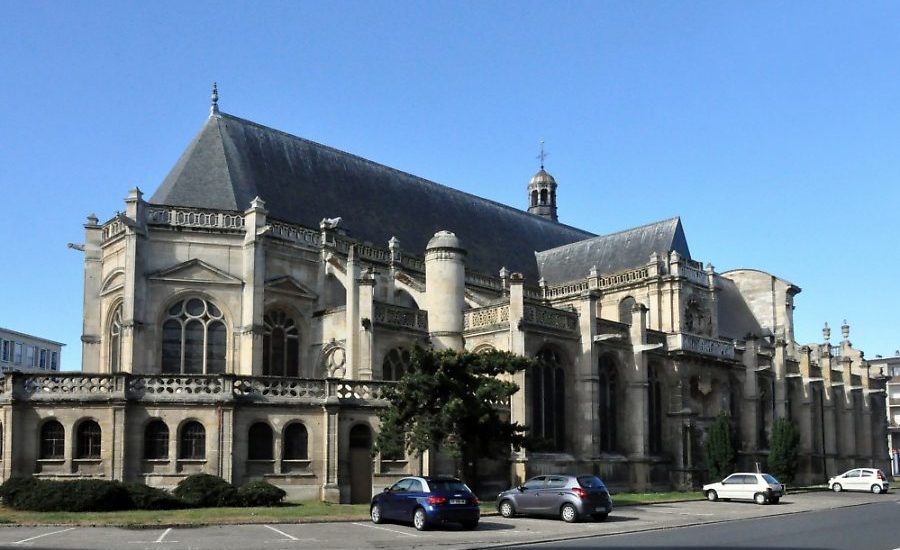 Le chevet de la cathédrale, le côté nord et le croisillon nord du transept