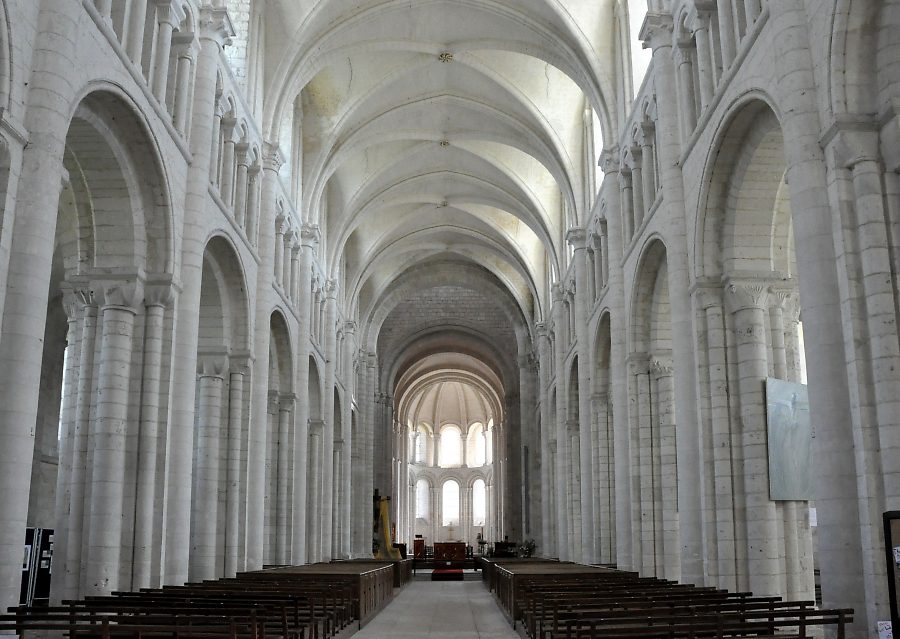 La nef de l'ancienne �glise abbatiale Saint-Georges