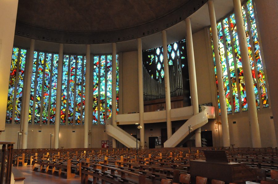 La nef et l'orgue de tribune