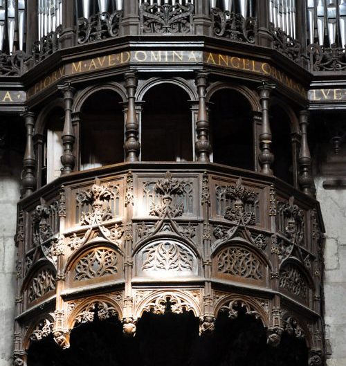 Partie basse de l'orgue en nid d'hirondelle