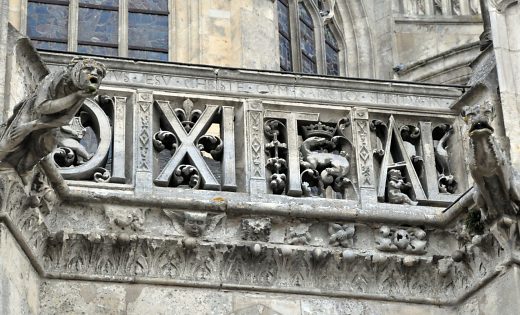 Garde–corps du côté sud : «DIXIT ALLELUIA» (extrait du Regina Caeli)