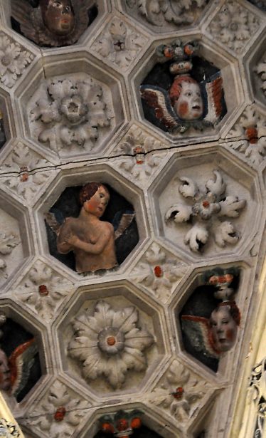 La voûte Renaissance de la chapelle du Sacré-Cœur vue en gros plan