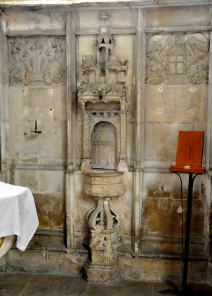 La piscine Renaissance dans la chapelle Saint-Joseph