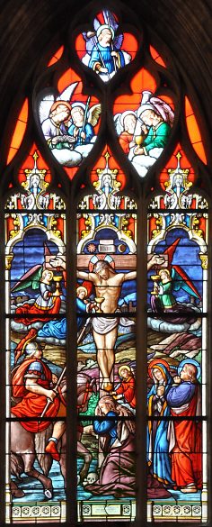 Verrière de la baie 9 : la Crucifixion (XIXe siècle)