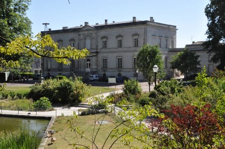 Le musée dans le parc de l'hôtel de ville