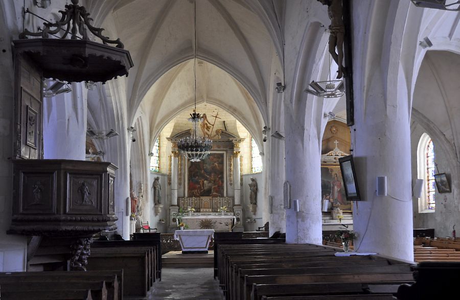 Vue d'ensemble de l'église gothique du XVe siècle