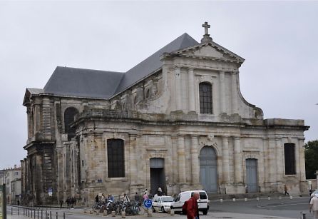 La façade de la cathédrale