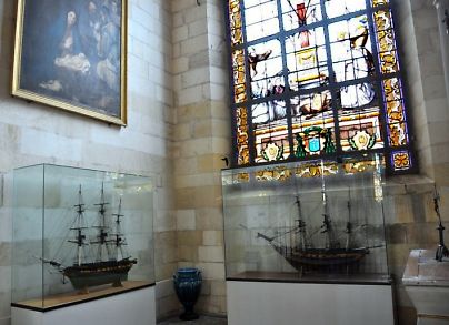 Chapelle des Marins avec deux maquettes en ex-voto