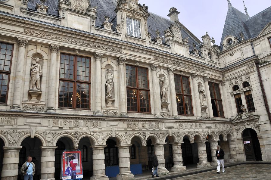 La façade de style Renaissance de l'hôtel de ville