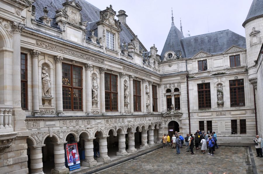 Façade de style Renaissance de l'hôtel de ville de la Rochelle