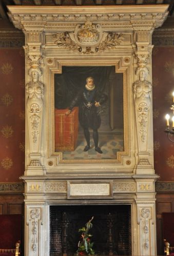 Cheminée dans la salle des Fêtes