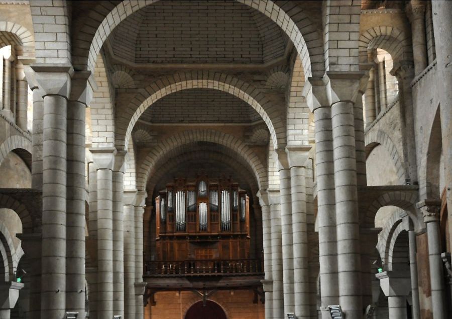 La nef avec les orgues