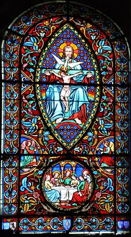 Vitrail du Christ en majesté