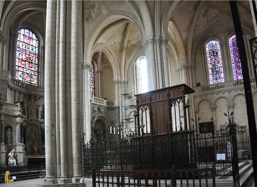 Le choeur de la cathédrale Saint-Pierre de Poitiers