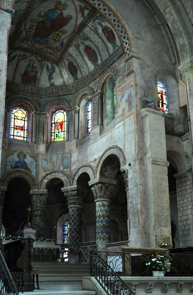 Le choeur et ses élévations romanes