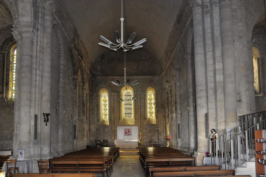 Vue d'ensemble de l'église Saint-Pierre de Royan