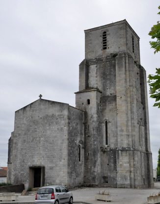 La façade très austère de Saint-Pierre