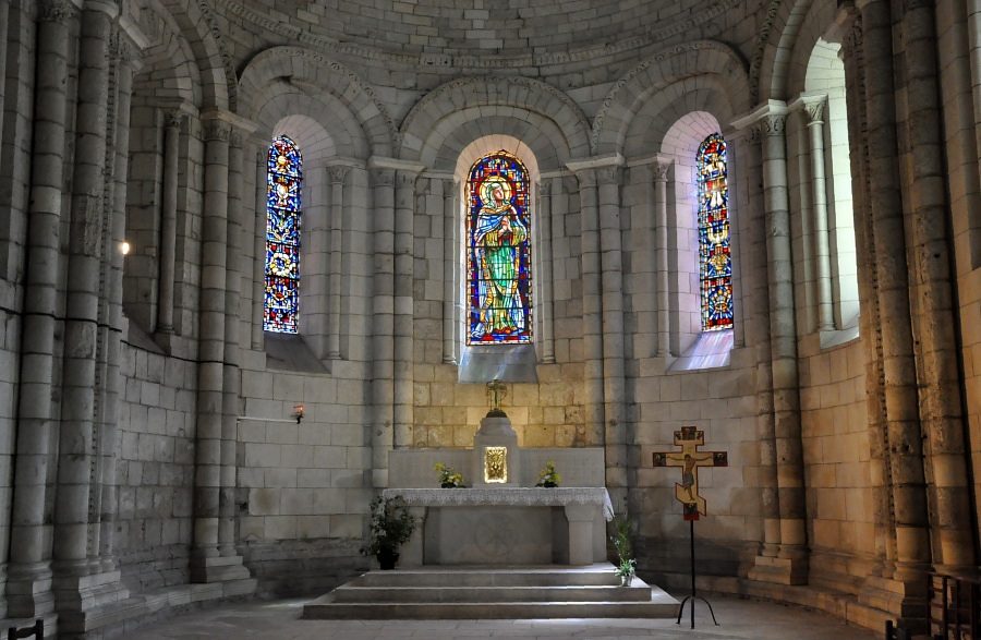 Chapelle axiale et sa belle atmosphère romane