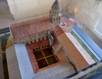 Maquette de l'abbaye exposée dans les bâtiments conventuels