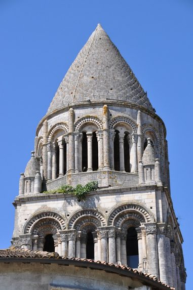 Le clocher roman de Notre-Dame