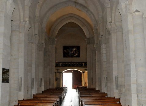 La nef et la tribune vues du chœur