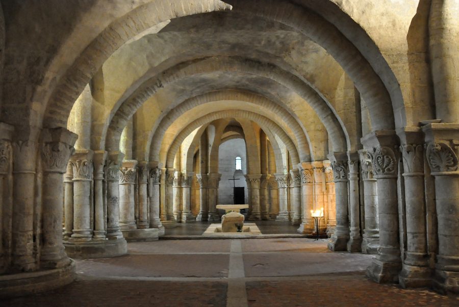 Vue d'ensemble de la crypte de Saint-Eutrope (fin du XIe siècle)