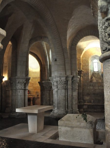 Le chœur de la crypte et les chapelles rayonnantes du côté  nord