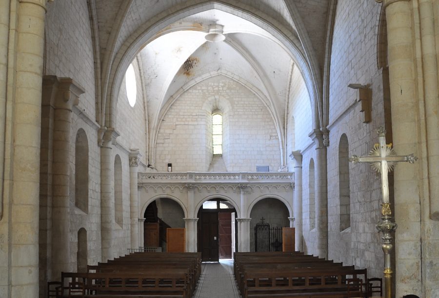 La nef et le balcon de la façade vus depuis le chœur