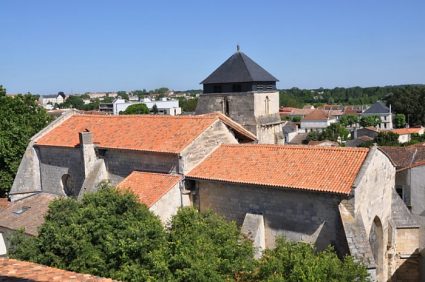 L'église Saint-Pallais vue depuis le clocher de l'Abbaye aux Dames