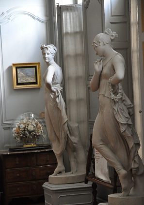 Statues du Printemps (à gauche) et l'Été (à droite) 