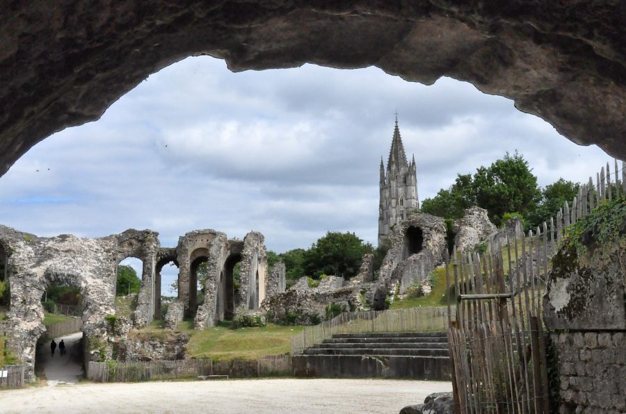 Vue de l'amphithéâtre depuis la porte des Morts