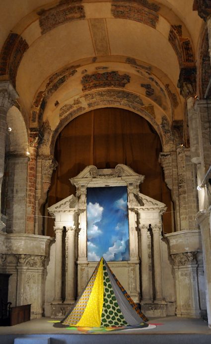 Le chœur de l'abbaye du Ronceray lors d'une exposition