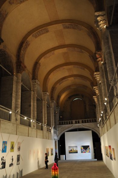 Vue d'ensemble de l'église abbatiale depuis le chœur