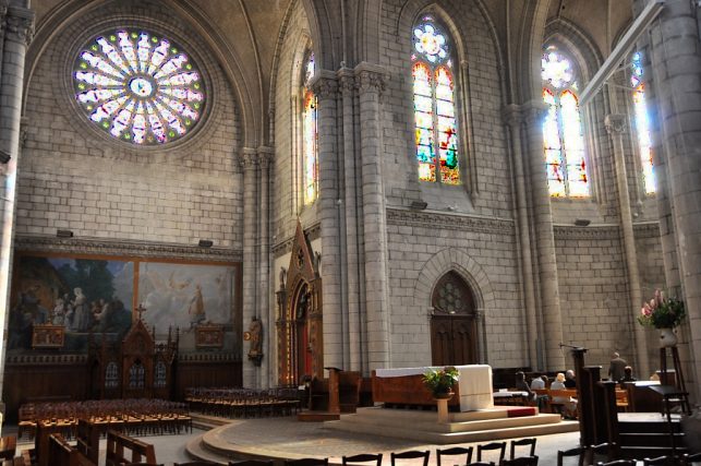 Le chœur et le transept gauche