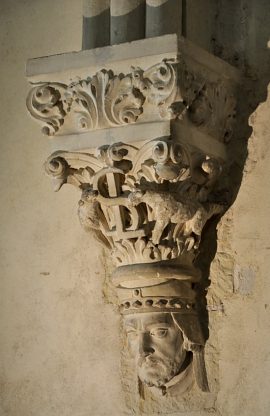 Sculpture gothique dans la chapelle Notre-Dame des Anges