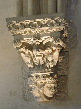 Sculpture gothique dans la chapelle Notre-Dame des Anges