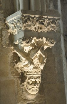 Sculpture gothique dans la chapelle Notre-Dame des Anges