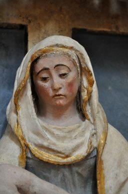 Vierge de pitié, pierre polychrome