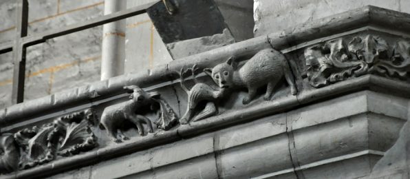 Corniche près de la tribune : animaux et feuillages (XVe siècle)